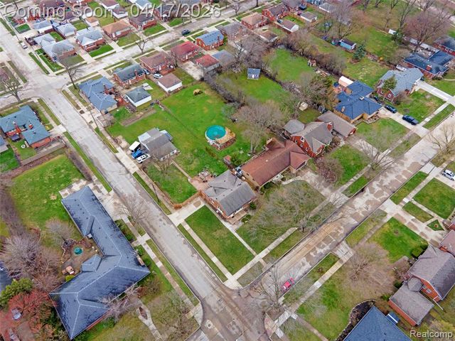 19720 Maxine Street, Saint Clair Shores, MI 48080