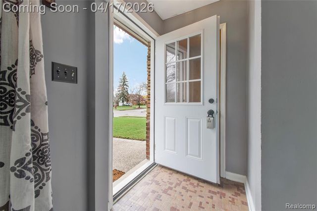 19720 Maxine Street, Saint Clair Shores, MI 48080