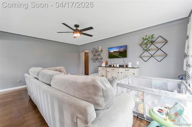 19720 Maxine Street, Saint Clair Shores, MI 48080