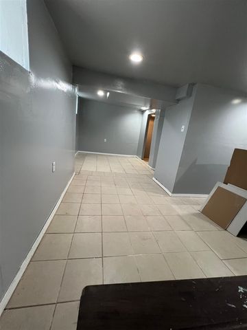 7367 NW Ashton Avenue, Detroit, MI 48228