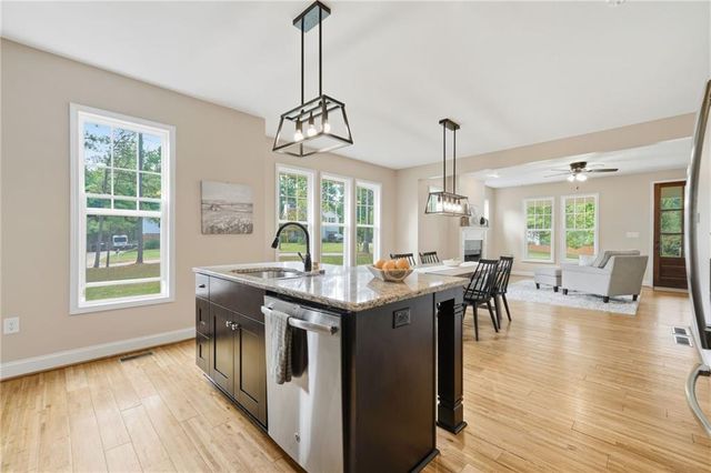 4060 Stephanie NW Court, Kennesaw, GA 30152