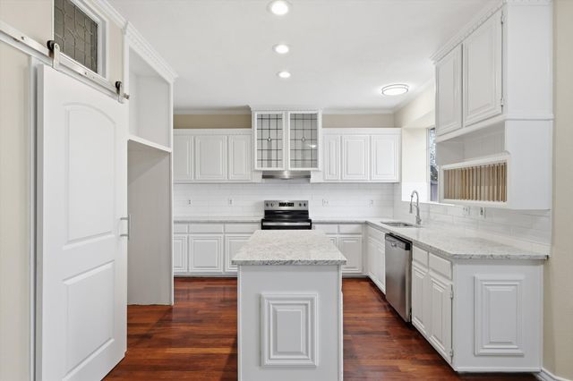 6204 Kingswood Drive, Arlington, TX 76001