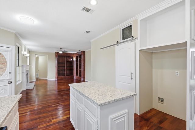 6204 Kingswood Drive, Arlington, TX 76001