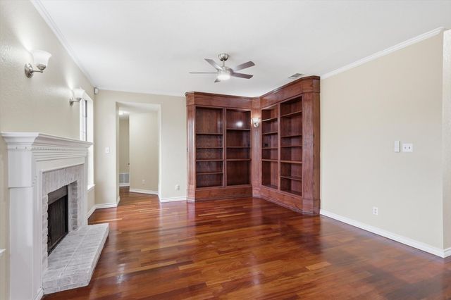 6204 Kingswood Drive, Arlington, TX 76001