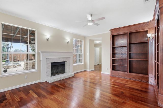 6204 Kingswood Drive, Arlington, TX 76001