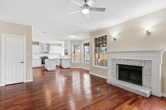 6204 Kingswood Drive, Arlington, TX 76001