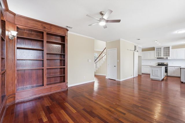 6204 Kingswood Drive, Arlington, TX 76001