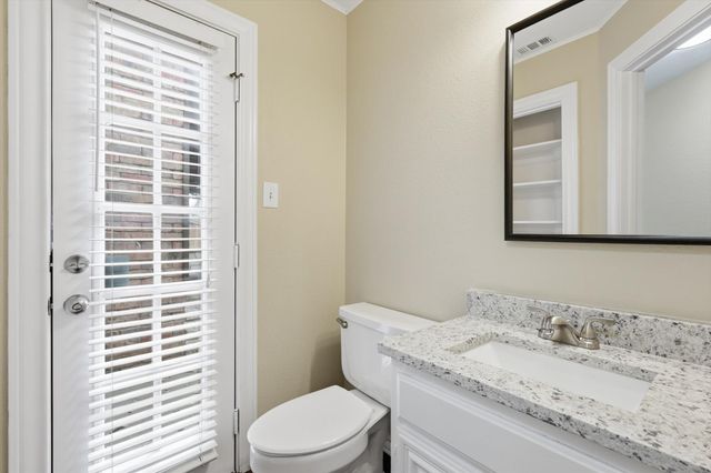 6204 Kingswood Drive, Arlington, TX 76001