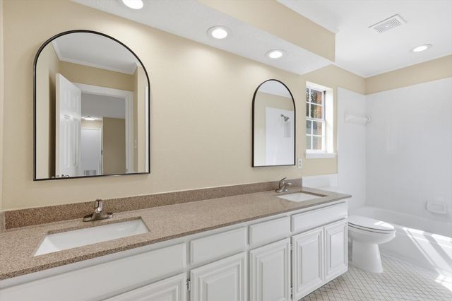 6204 Kingswood Drive, Arlington, TX 76001