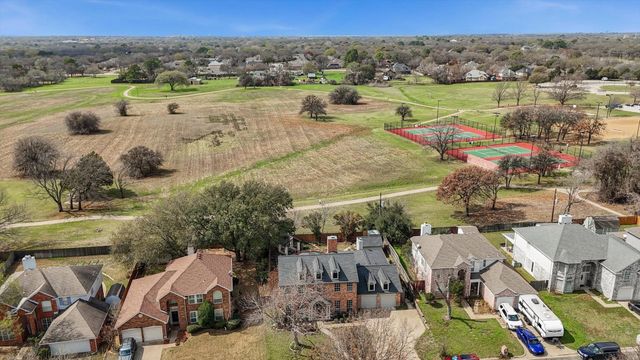 6204 Kingswood Drive, Arlington, TX 76001