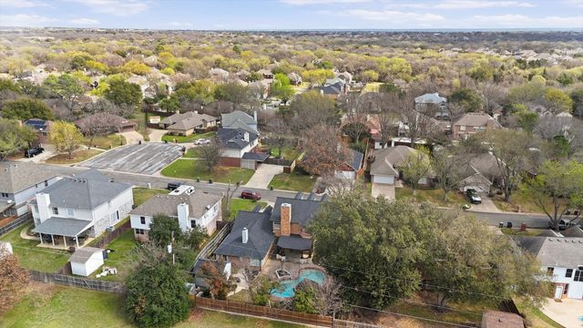 6204 Kingswood Drive, Arlington, TX 76001
