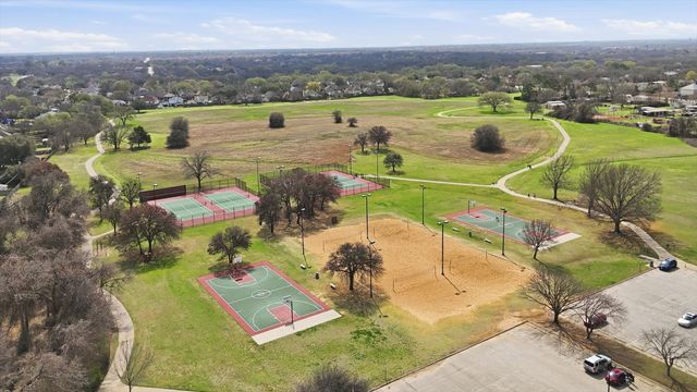 6204 Kingswood Drive, Arlington, TX 76001