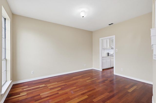 6204 Kingswood Drive, Arlington, TX 76001