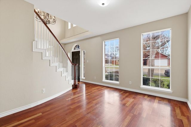 6204 Kingswood Drive, Arlington, TX 76001