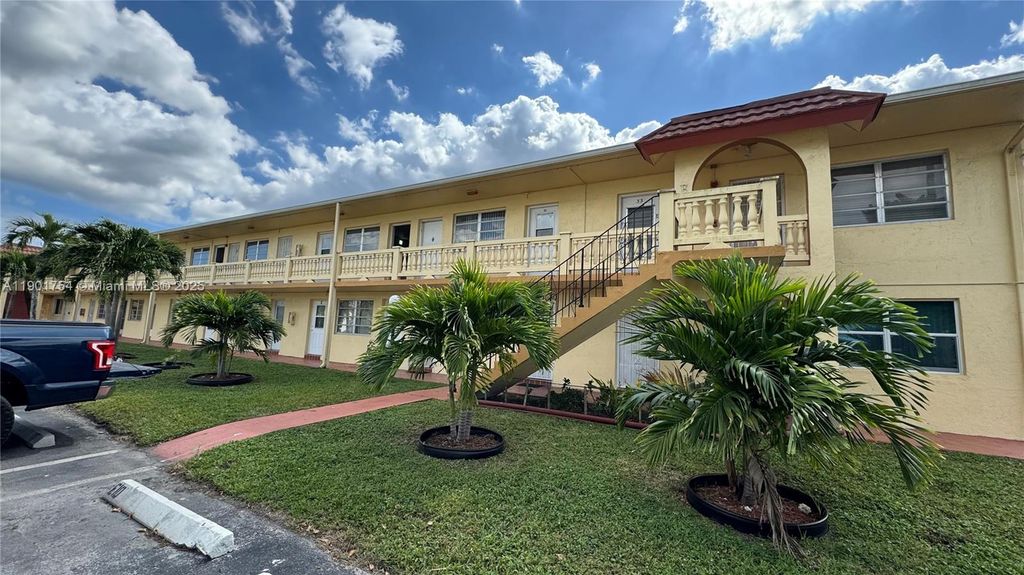 160 NE 203rd Ter E20, Miami Gardens, FL 33179