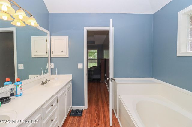 300 Peachtree Street, Brandon, MS 39042