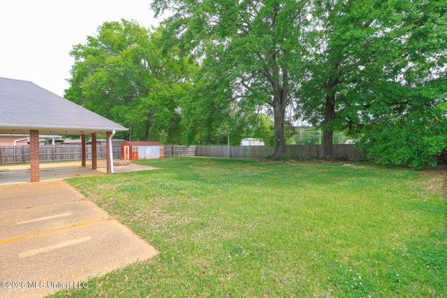 300 Peachtree Street, Brandon, MS 39042