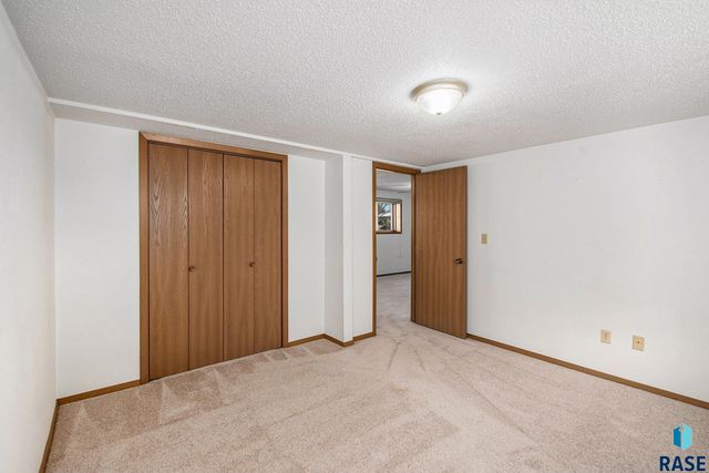 5801 W Pebble Creek Rd Road, Sioux Falls, SD 57106