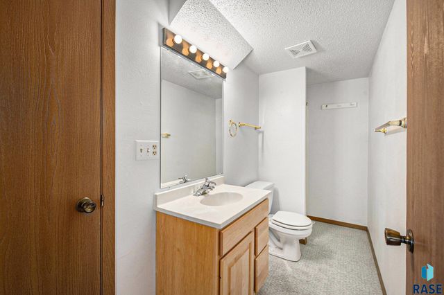 5801 W Pebble Creek Rd Road, Sioux Falls, SD 57106