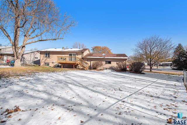 5801 W Pebble Creek Rd Road, Sioux Falls, SD 57106