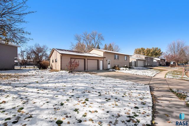 5801 W Pebble Creek Rd Road, Sioux Falls, SD 57106