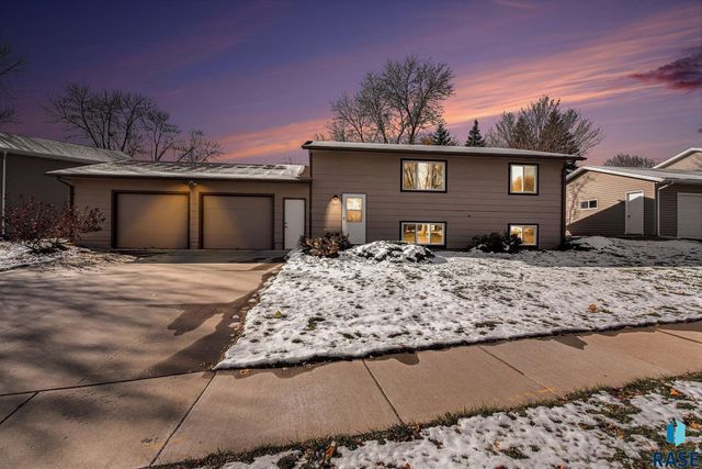 5801 W Pebble Creek Rd Road, Sioux Falls, SD 57106