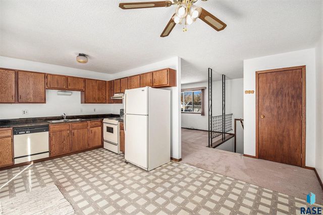 5801 W Pebble Creek Rd Road, Sioux Falls, SD 57106