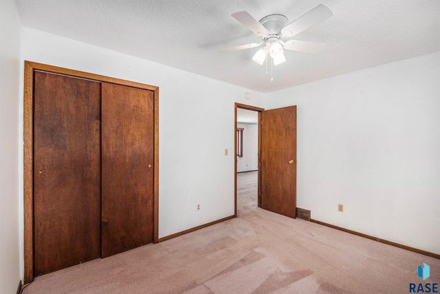 5801 W Pebble Creek Rd Road, Sioux Falls, SD 57106