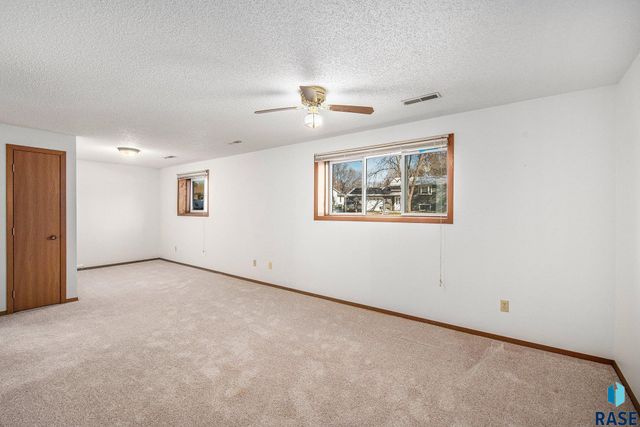 5801 W Pebble Creek Rd Road, Sioux Falls, SD 57106