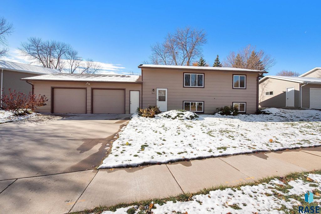 5801 W Pebble Creek Rd Road, Sioux Falls, SD 57106
