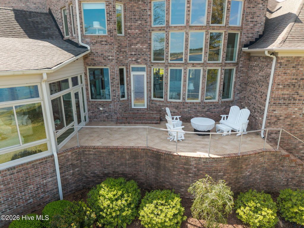 Image 3 of property listing at 121 Pamlico Lane, Chocowinity, NC 27817