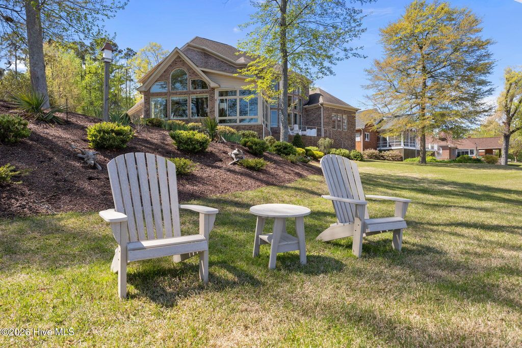 Image 5 of property listing at 121 Pamlico Lane, Chocowinity, NC 27817