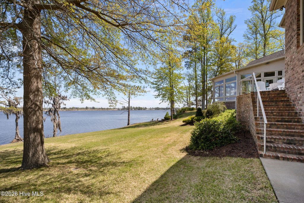 Image 65 of property listing at 121 Pamlico Lane, Chocowinity, NC 27817