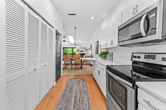 8259 SE Croft Circle L-7, Hobe Sound, FL 33455