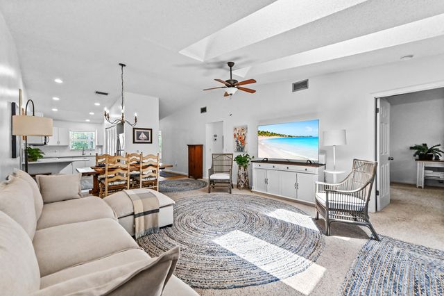 8259 SE Croft Circle L-7, Hobe Sound, FL 33455