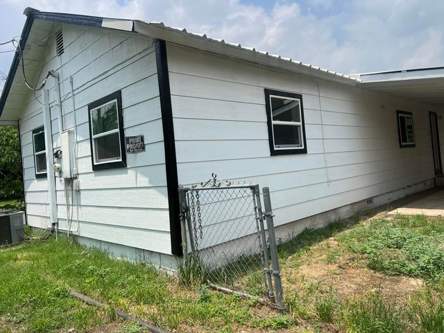 33 E 12th Street, San Angelo, TX 76903