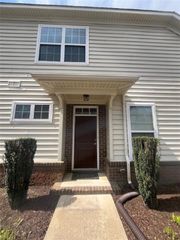 412 Tanners Green CT, Chesapeake, VA 23320