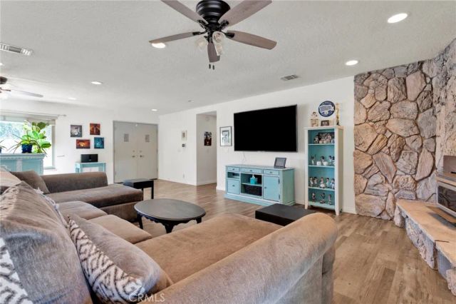 20135 Eyota Road, Apple Valley, CA 92308