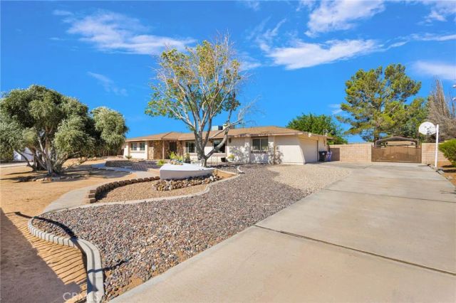 20135 Eyota Road, Apple Valley, CA 92308