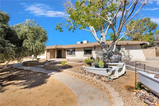 20135 Eyota Road, Apple Valley, CA 92308