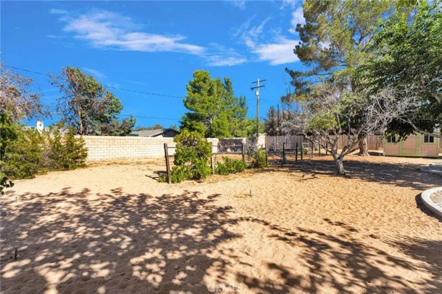 20135 Eyota Road, Apple Valley, CA 92308