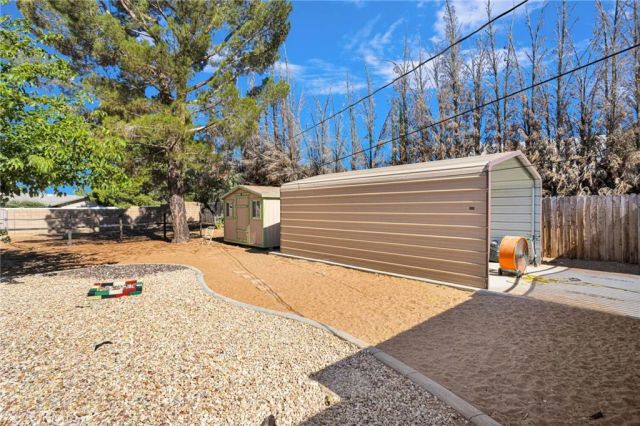 20135 Eyota Road, Apple Valley, CA 92308