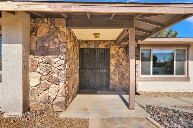 20135 Eyota Road, Apple Valley, CA 92308