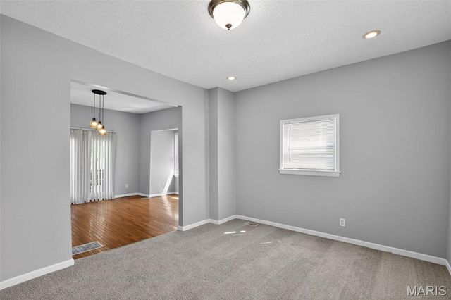 9533 Tennyson Avenue, Overland, MO 63114