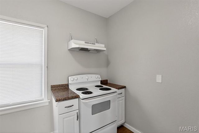 9533 Tennyson Avenue, Overland, MO 63114