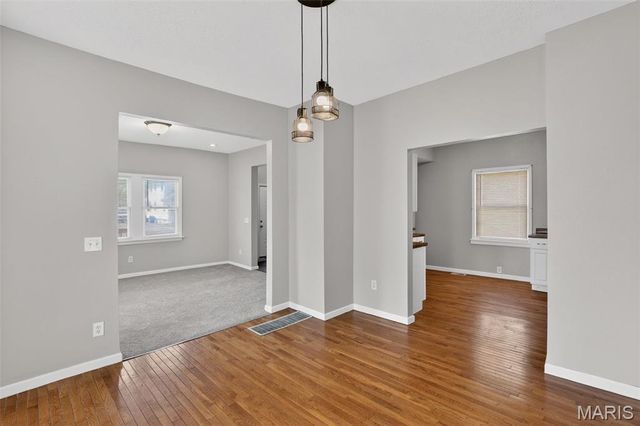 9533 Tennyson Avenue, Overland, MO 63114