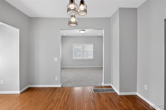 9533 Tennyson Avenue, Overland, MO 63114