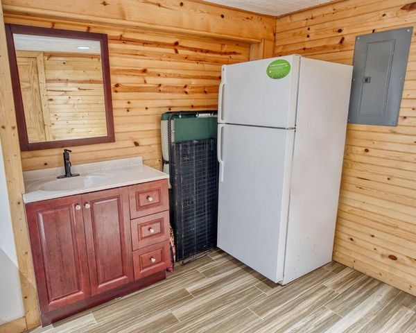 1491 Private Road 652, Sargent, TX 77414
