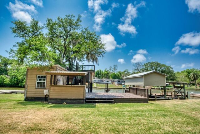 1491 Private Road 652, Sargent, TX 77414