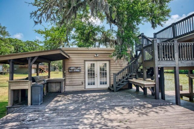 1491 Private Road 652, Sargent, TX 77414